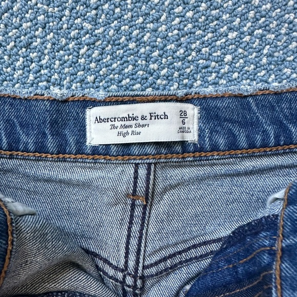 Abercrombie- The Mom Short- High Rise - Picture 4 of 6